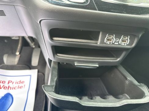 Used 2025 Chrysler Pacifica Select FWD image 22