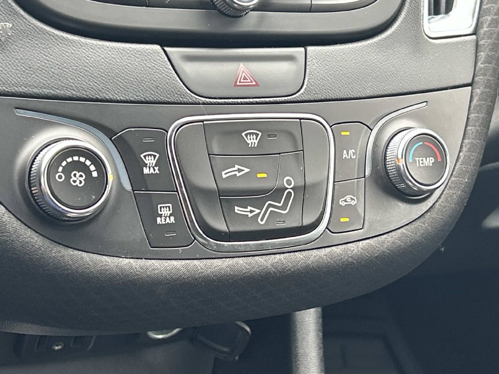 Used 2016 Chevrolet Malibu LT FWD image 19