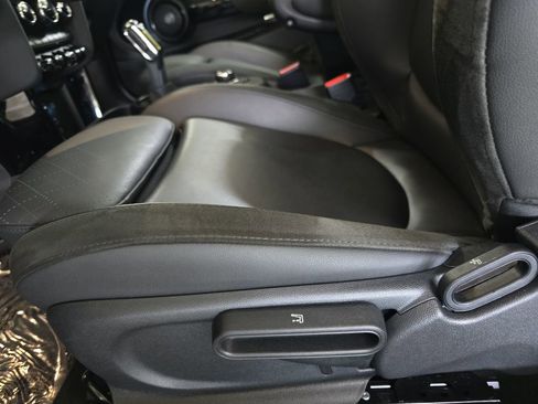 Used 2024 MINI Cooper SE image 28