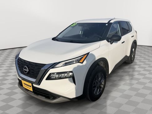 Used 2023 Nissan Rogue S image 2