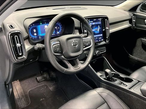 Used 2025 Volvo XC40 B5 Core image 13