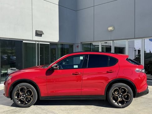 New 2025 Alfa Romeo Stelvio Sprint image 4