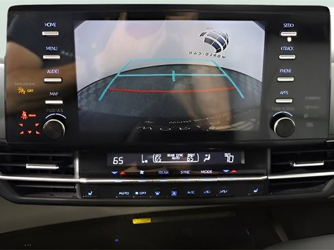 Used 2022 Toyota Sienna XLE image 38