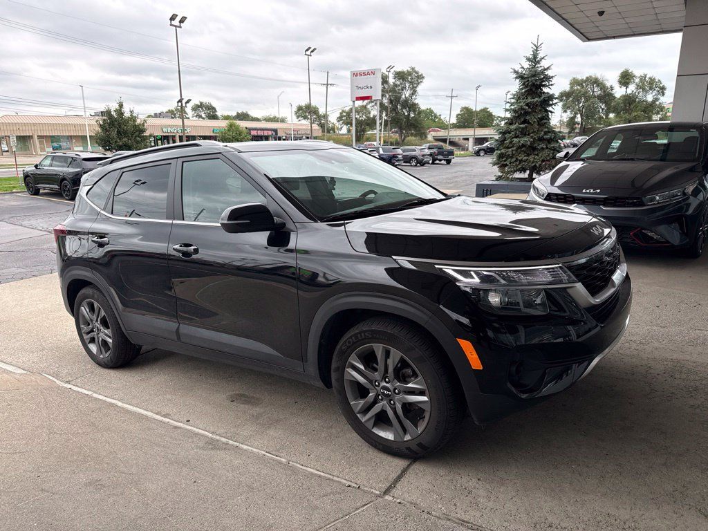 Certified 2023 Kia Seltos S w/ Navigation Package FWD image 1