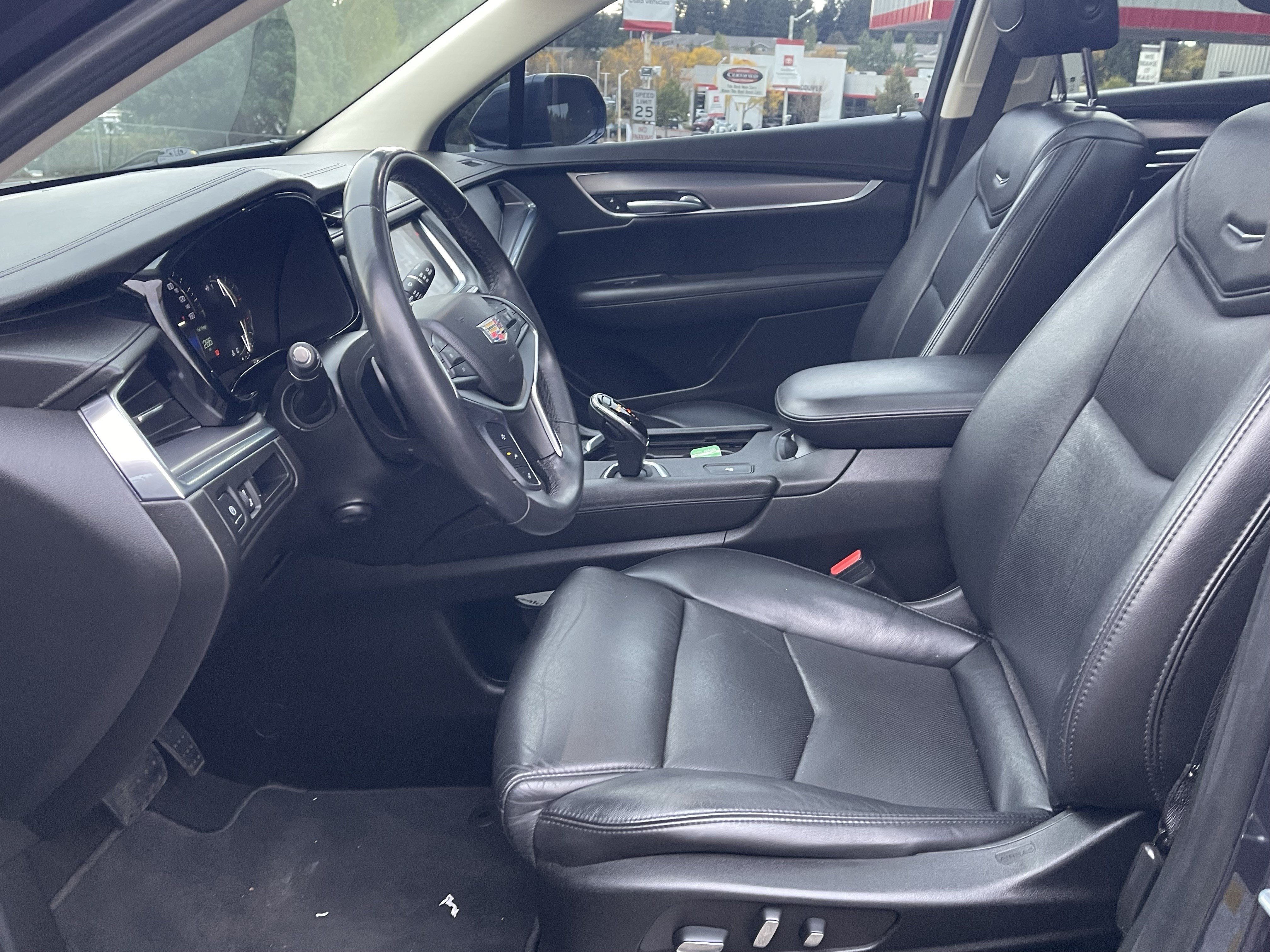 Used 2018 Cadillac XT5 Luxury w/ Driver Awareness Package FWD image 11