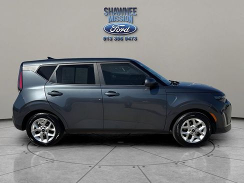 Used 2023 Kia Soul LX w/ LX Technology Package image 4