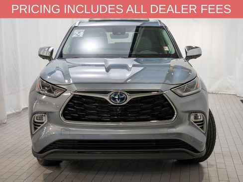 Certified 2024 Toyota Highlander Limited AWD/4WD image 2