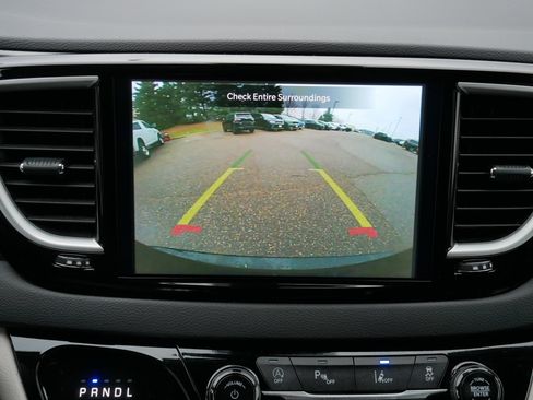 Certified 2024 Chrysler Pacifica Touring-L image 27