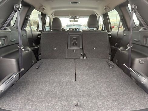 Used 2025 Mitsubishi Outlander SE image 37