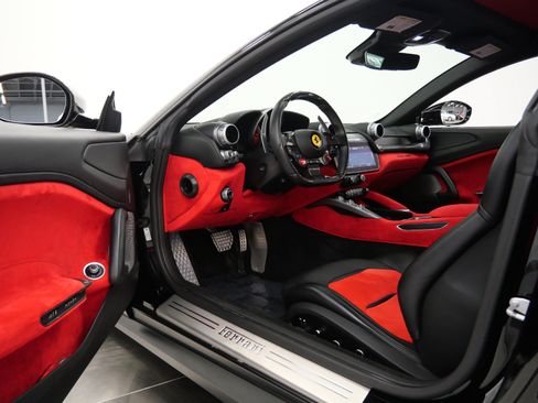 Used 2019 Ferrari GTC4Lusso T RWD image 23