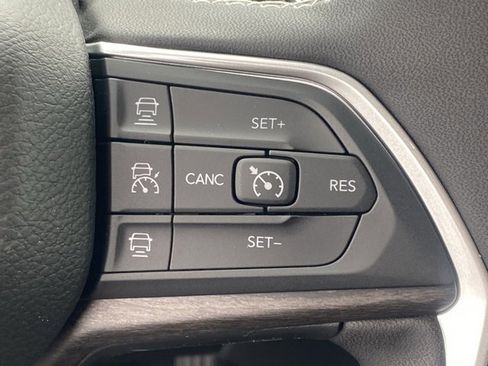 New 2025 Jeep Grand Cherokee L Limited w/ Luxury Tech Group II image 18