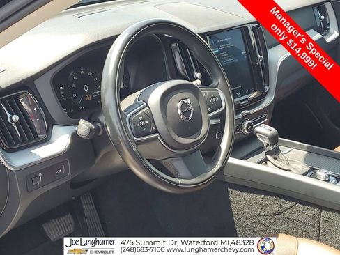 Used 2018 Volvo XC60 T5 Momentum w/ Convenience Package AWD/4WD image 11