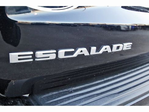 Used 2023 Cadillac Escalade Premium Luxury image 26