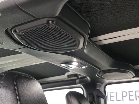 Used 2020 Jeep Gladiator Overland image 39