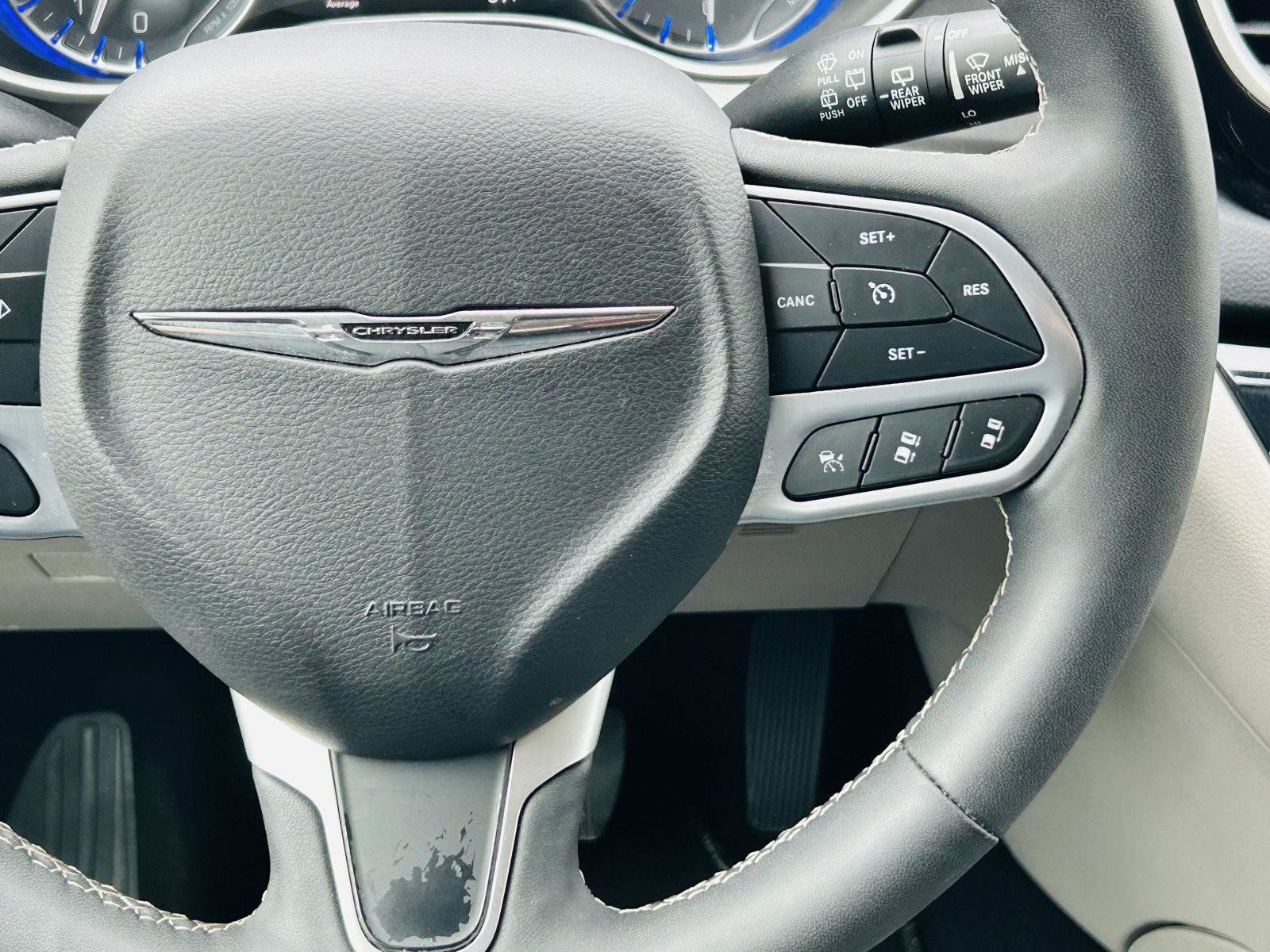 Used 2024 Chrysler Pacifica Touring-L FWD image 18