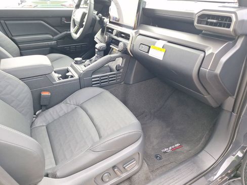 Used 2026 Toyota 4Runner TRD Off-Road Premium AWD/4WD image 32