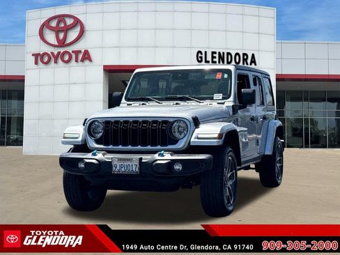 Used 2024 Jeep Wrangler Unlimited w/ Convenience Group AWD/4WD image 4