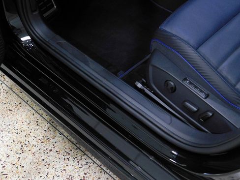 Used 2025 Volkswagen Golf image 30