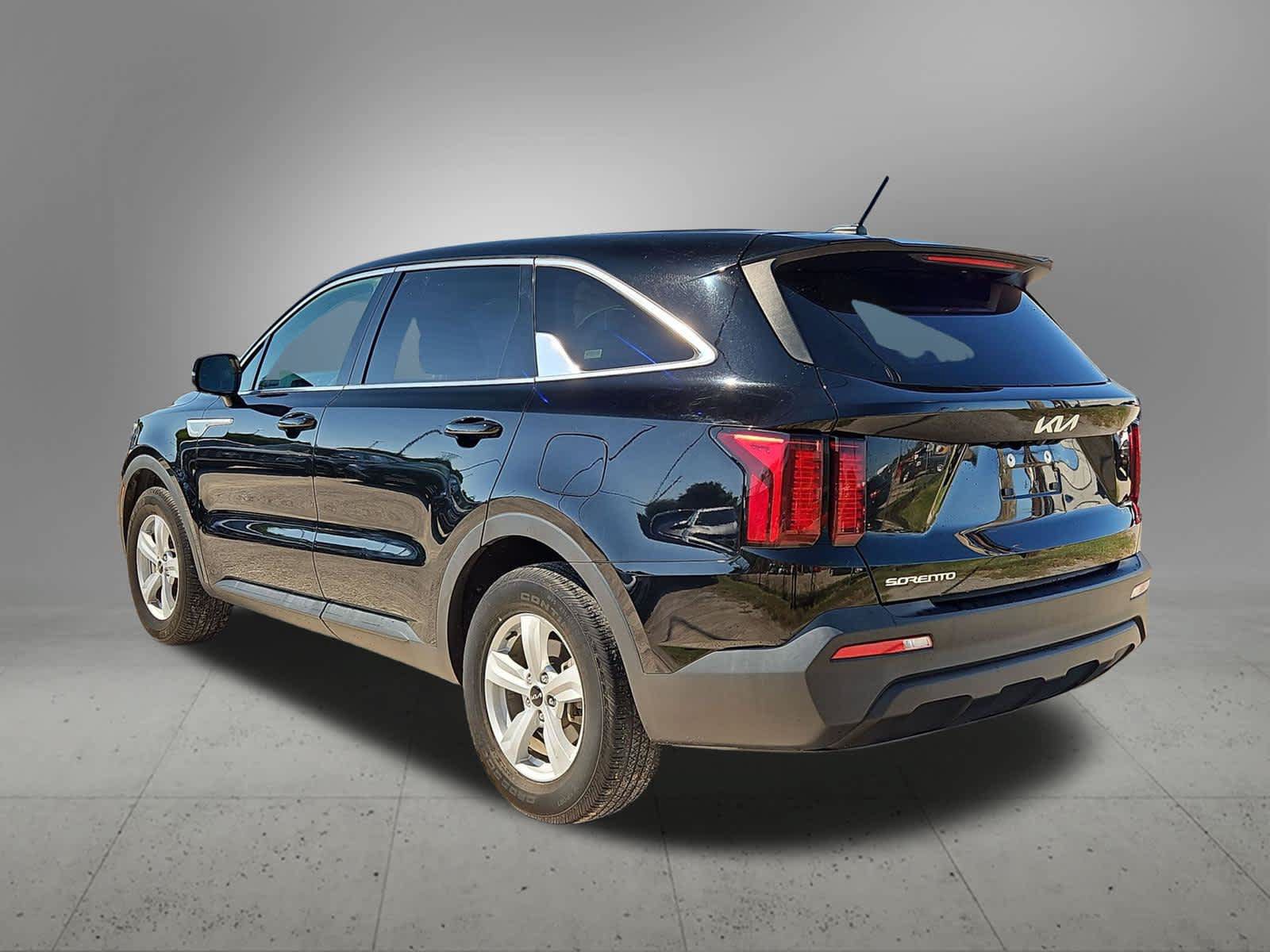 Used 2023 Kia Sorento LX FWD image 4