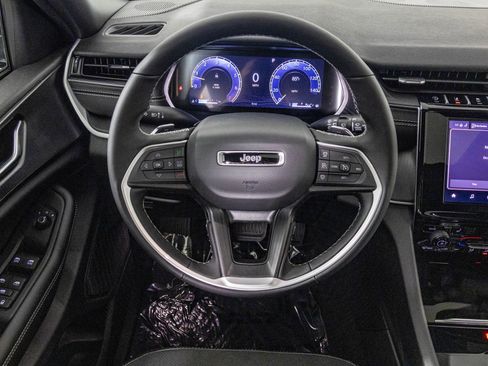 New 2025 Jeep Grand Cherokee Altitude image 31