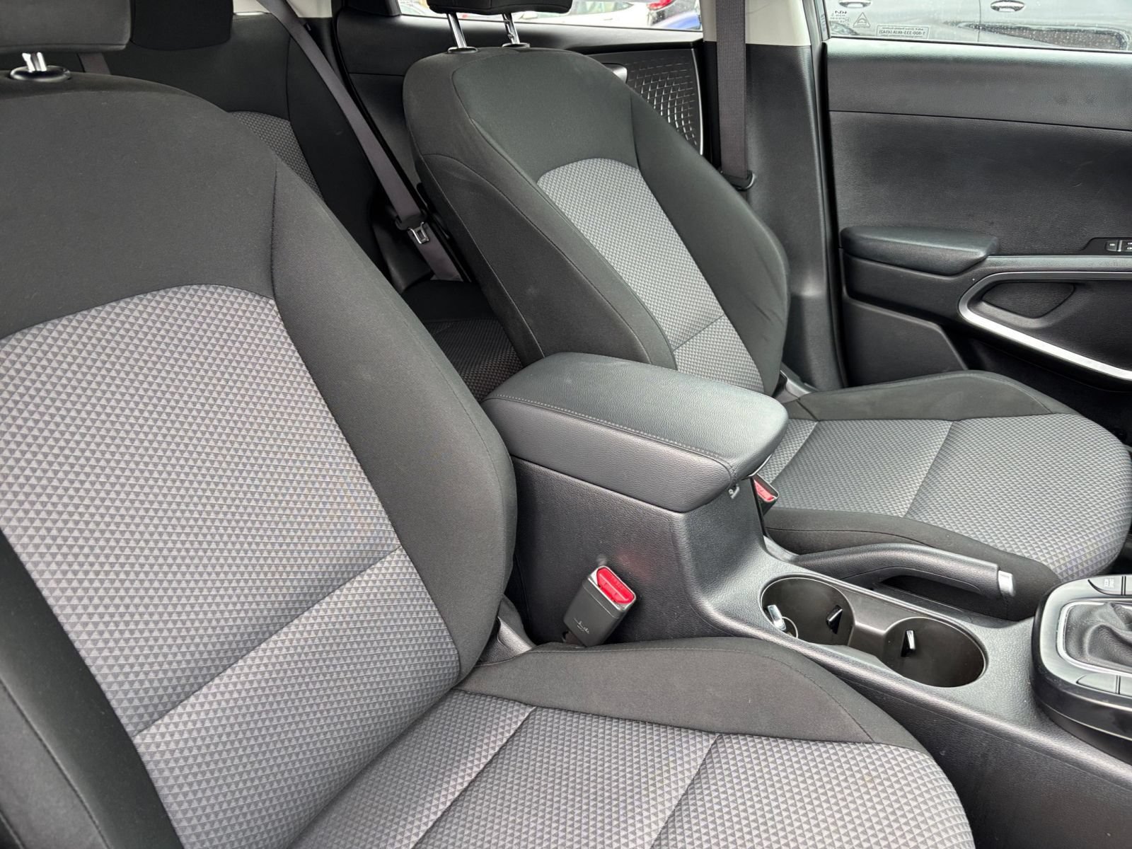 Used 2025 Kia Soul LX w/ LX Technology Package FWD image 33