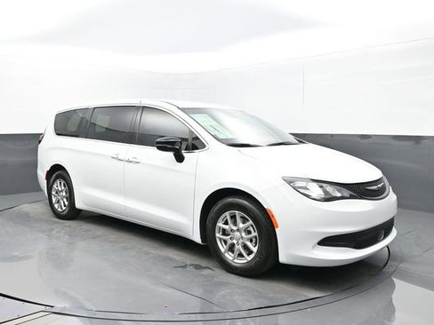 New 2025 Chrysler Voyager LX image 7