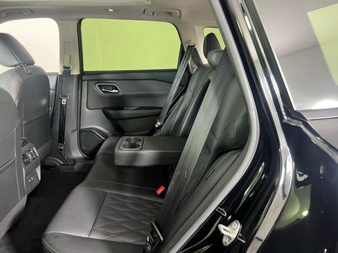 Used 2024 Nissan Rogue Platinum image 27