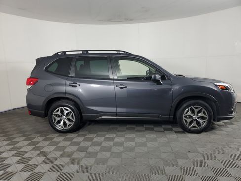 Used 2023 Subaru Forester Premium AWD/4WD image 3