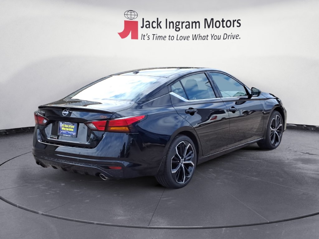Used 2025 Nissan Altima 2.5 SR w/ SR Premium Package FWD image 5