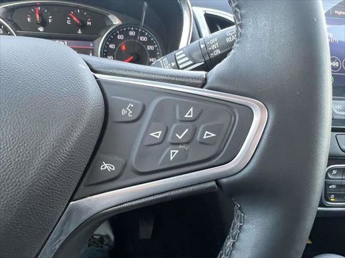 Used 2023 Chevrolet Equinox Premier image 21