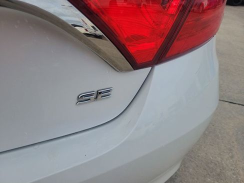 Used 2017 Toyota Camry SE image 5