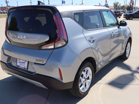 Used 2023 Kia Soul LX w/ LX Technology Package image 6