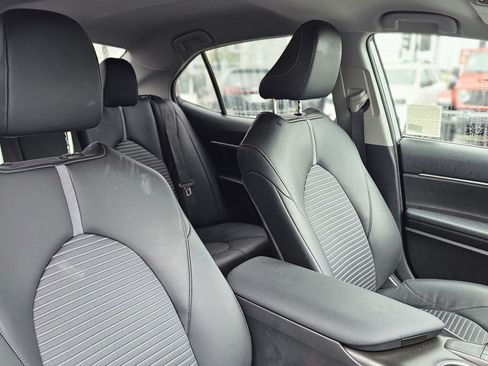 Used 2024 Toyota Camry SE image 19