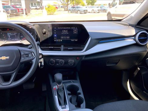 Used 2025 Chevrolet Trax LS image 7