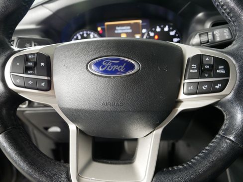 Used 2021 Ford Explorer XLT AWD/4WD image 25
