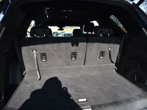 Used 2022 Chevrolet Traverse LT image 29