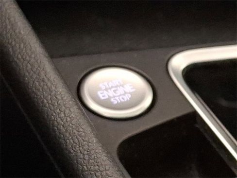 Used 2020 Volkswagen Jetta SE image 23