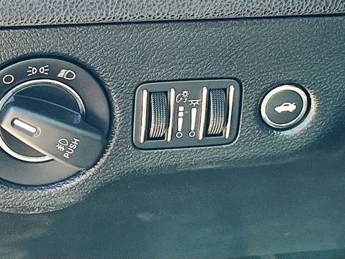 Used 2023 Chrysler 300 C RWD image 10