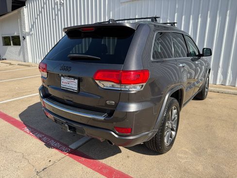 Used 2018 Jeep Grand Cherokee Overland AWD/4WD image 7