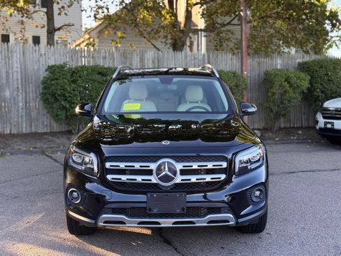 Used 2023 Mercedes-Benz GLB 250 4MATIC w/ Premium Package image 9