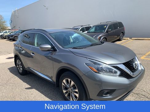 Used 2018 Nissan Murano SV AWD/4WD image 3