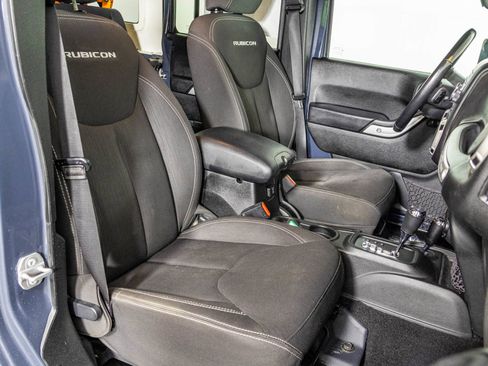 Used 2016 Jeep Wrangler Unlimited Rubicon w/ Connectivity Group image 40