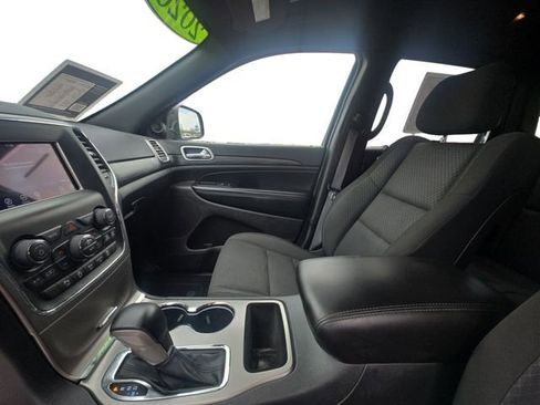 Used 2020 Jeep Grand Cherokee Laredo AWD/4WD image 11