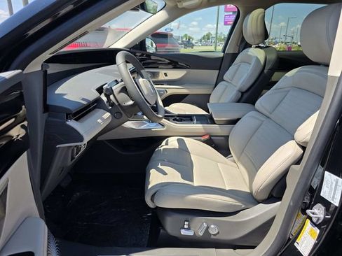 New 2025 Lincoln Nautilus Reserve image 8