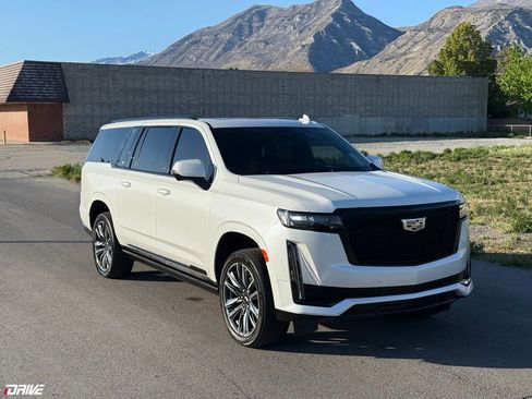 Used 2023 Cadillac Escalade ESV Sport Platinum w/ LPO, Floor Liner Package AWD/4WD image 2