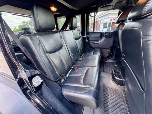 Used 2013 Jeep Wrangler Unlimited Sahara AWD/4WD image 11