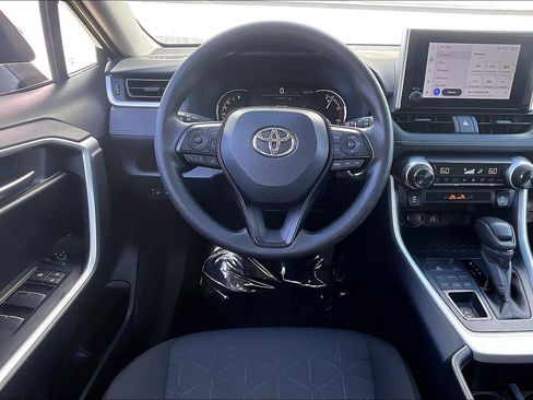Used 2025 Toyota RAV4 XLE AWD/4WD image 6