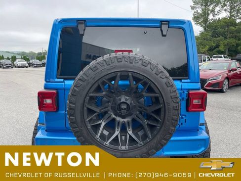 Used 2022 Jeep Wrangler Unlimited Sahara AWD/4WD image 15