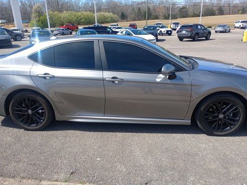 Used 2025 Toyota Camry SE w/ Convenience Package FWD image 4