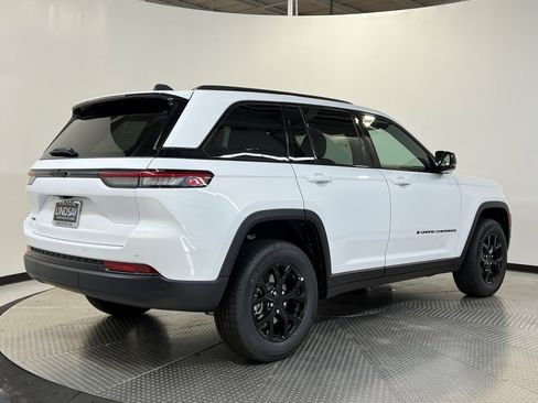 New 2025 Jeep Grand Cherokee Altitude image 3